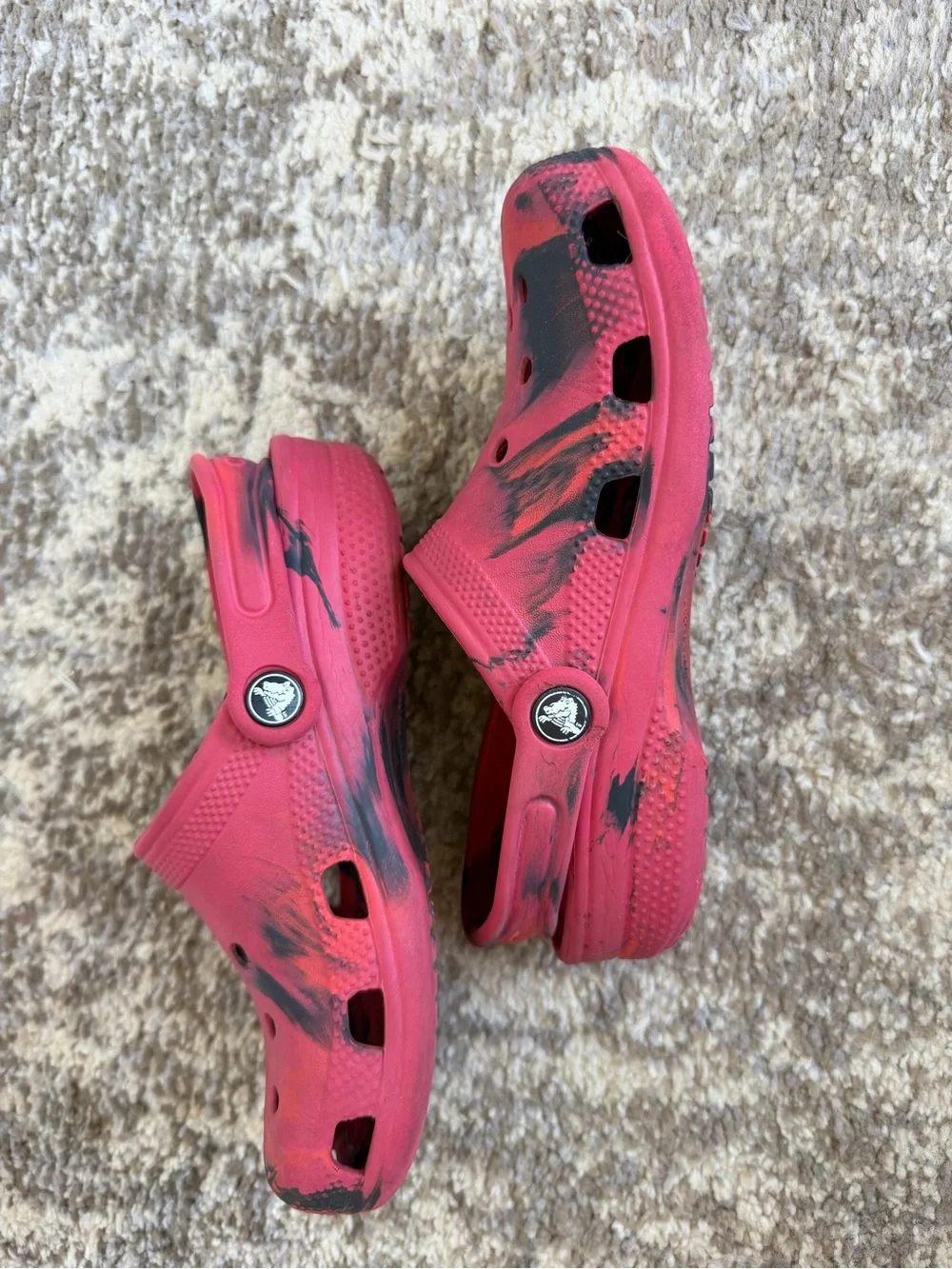 CROCS bright red